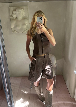 Nika linen shorts Dark Brown Neo Noir 
